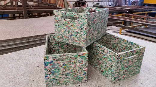 Cajas — industria del campo con plástico reciclado