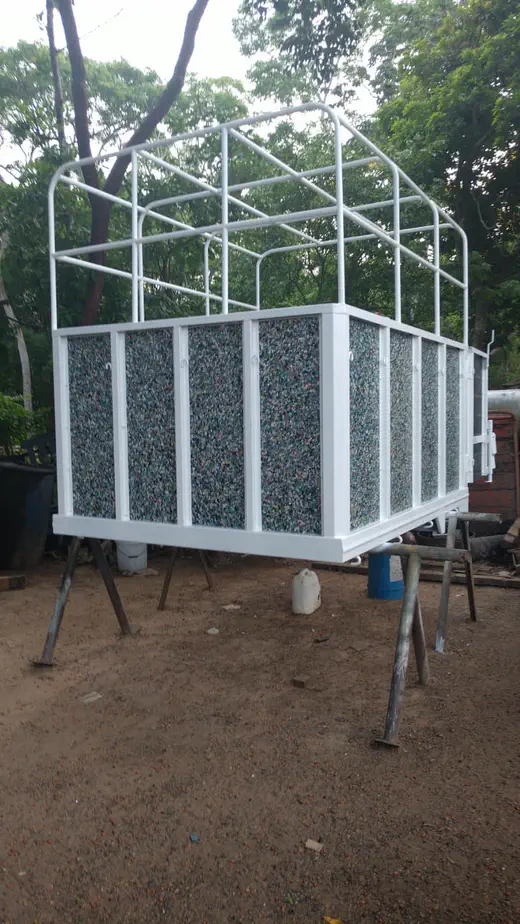 Carroceria — industria del campo con plástico reciclado