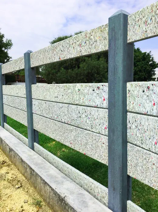 Cerca — industria del campo con plástico reciclado