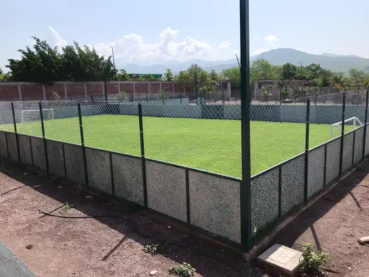 Cancha futbol rapido — canchas y bardas escolares de tabla plástica