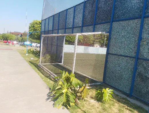 Cancha uvaq — canchas y bardas escolares de tabla plástica