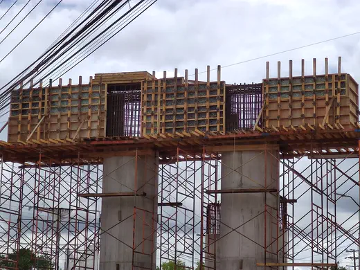 Cimbra — cimbra plástica para construcción