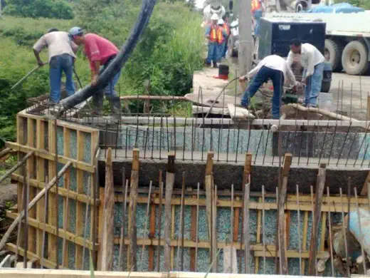 Cimbra puente — cimbra plástica para construcción
