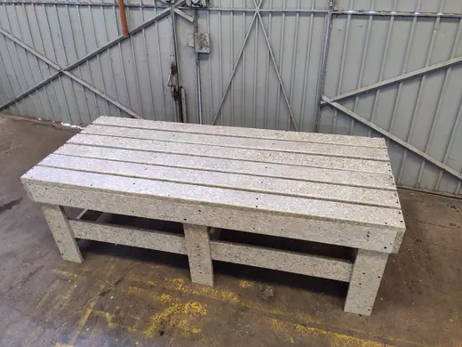 Banca — mobiliario de madera plástica