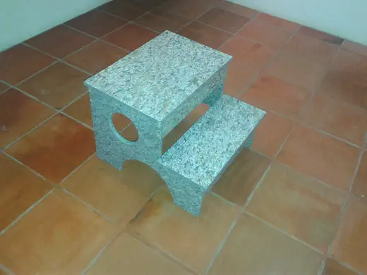 Banco escalon — mobiliario de madera plástica