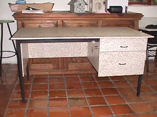 Escritorio cajon 6 — mobiliario de madera plástica