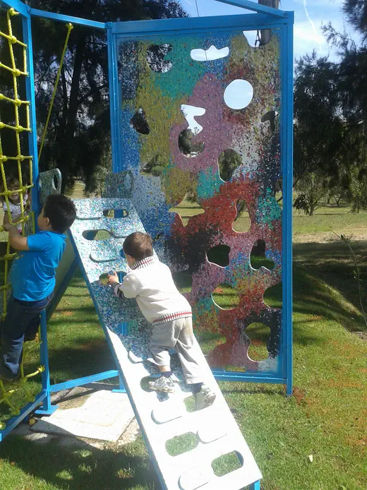 Juego infantil triangulo — mobiliario de madera plástica