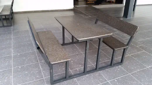 Mesa parque con respaldo — mobiliario de madera plástica