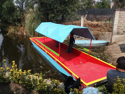Trajinera — mobiliario de madera plástica