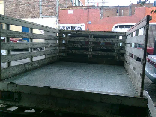 Piso nissan 1 — transporte: redilas y pisos de camión